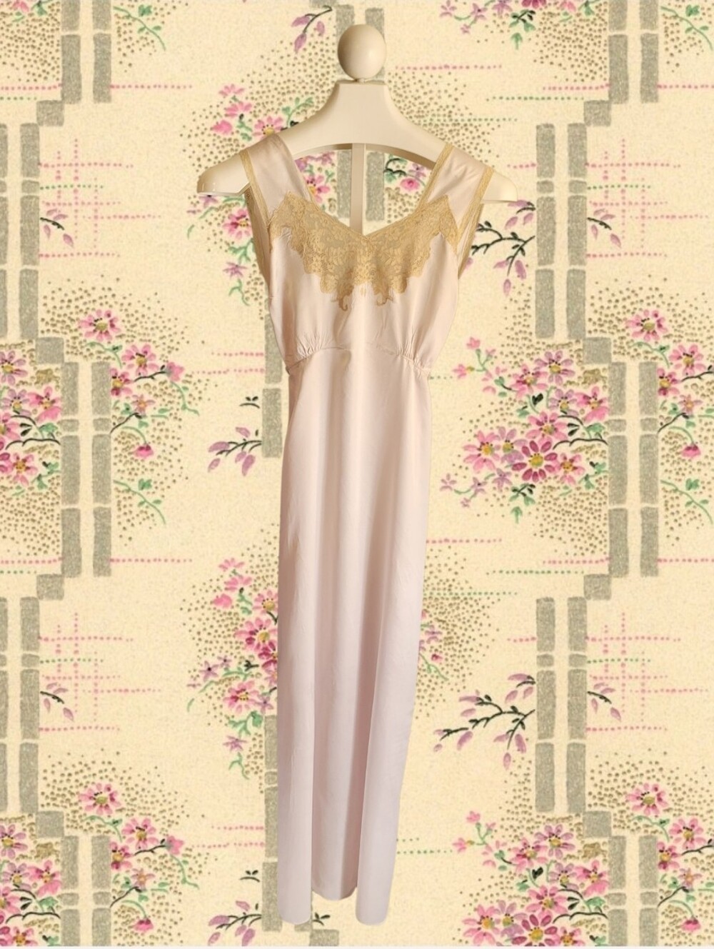1930s Pale Pink Negligee